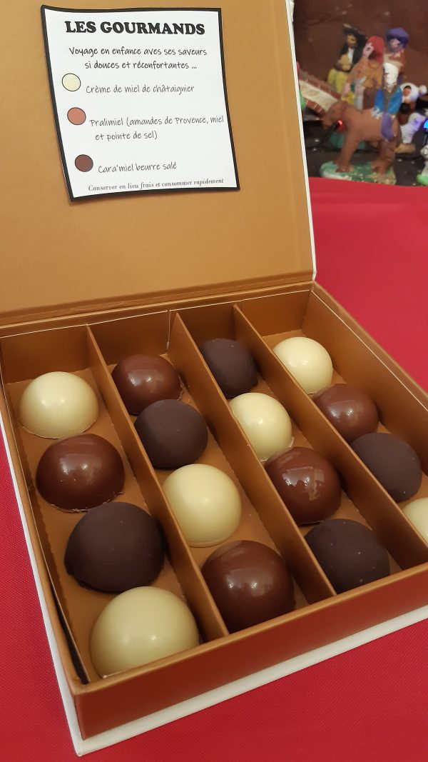 Boîtes de chocolats fourrés au miel – Image 3